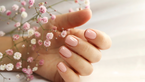 Kā veikt manikīru mājas apstākļos: Praktiski padomi un Sincero Salon produktu ieteikumi